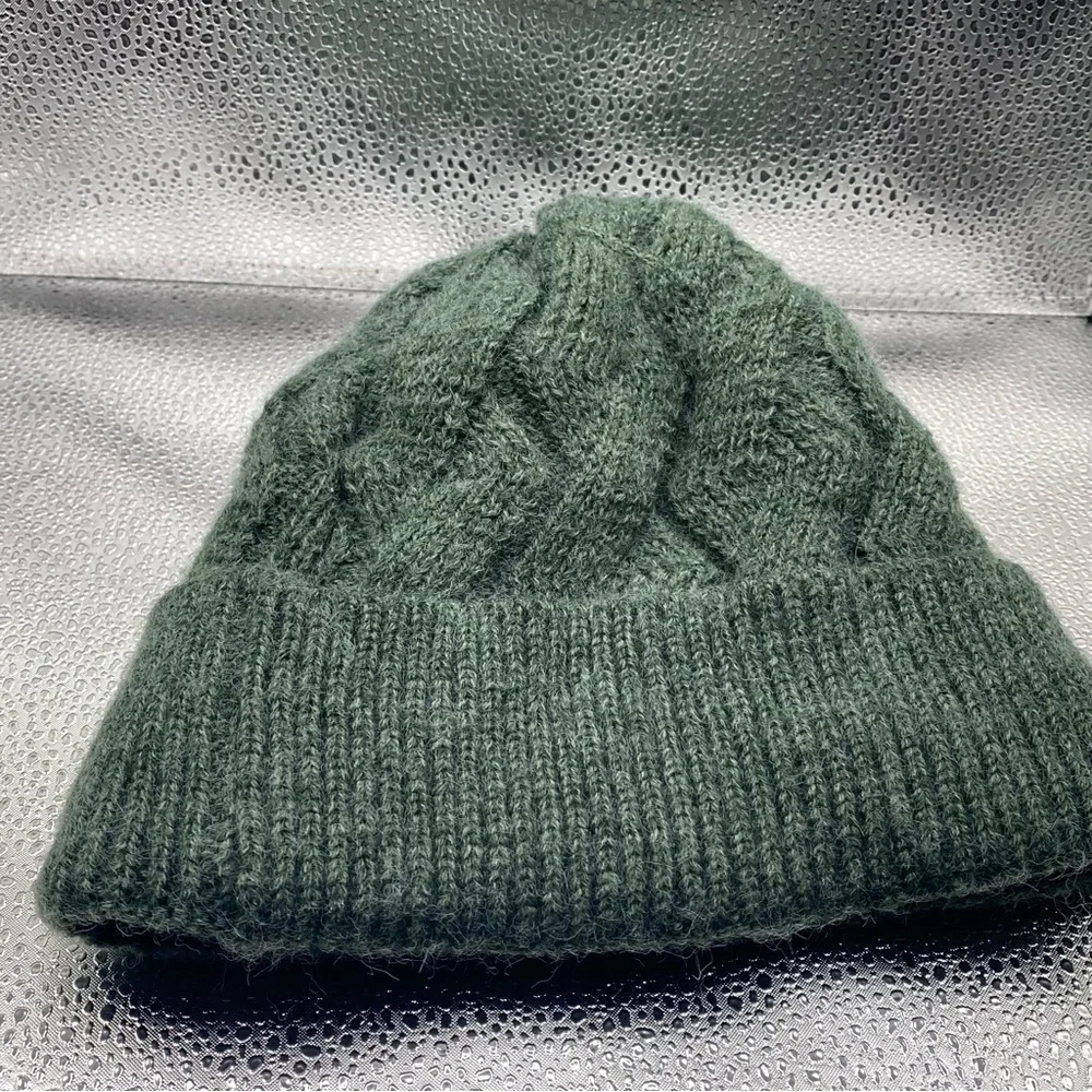 Mainstay Women’s Unique Weave Fuzzy Plush Pom Knit‎ Hat Green